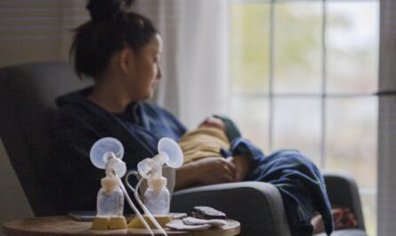 13 Best Breast Pumps, According to Lactation Experts 2022