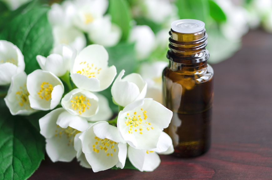 5 benefits of jasmine essential oil and how to reap them