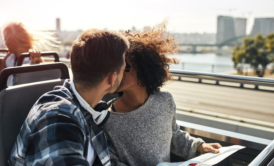 8 signs that your relationship is a manipulative love bomb