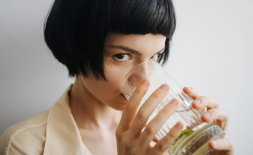 How does lemon water affect the teeth and the health of the teeth?