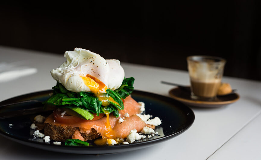 How to make poached eggs in the microwave in 60 seconds